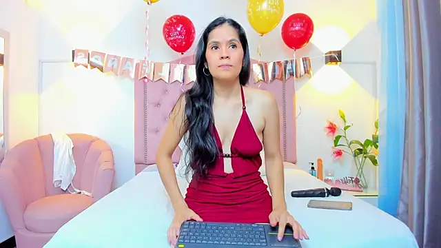 Snapshot of Paulynavera chatting on May 19, 2026, 1:28 pm Paulynavera online show from May 19, 2026, 1:28 pm