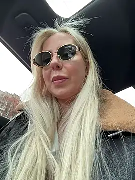 LisaMurr online show from April 29, 2026, 10:52 am