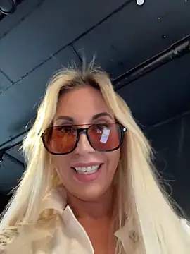Snapshot of LisaMurr chatting on May 25, 2026, 1:06 pm LisaMurr online show from May 25, 2026, 1:06 pm