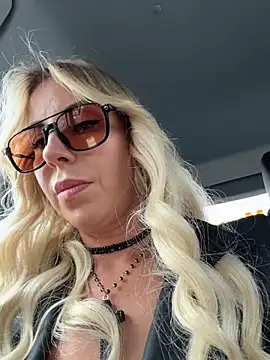 Snapshot of LisaMurr chatting on June 13, 2026, 1:42 pm LisaMurr online show from June 13, 2026, 1:42 pm
