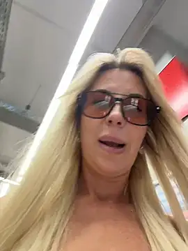 LisaMurr online show from July 5, 2026, 2:02 pm