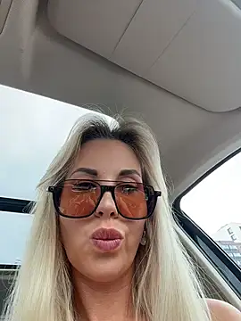 LisaMurr online show from July 7, 2026, 12:31 pm