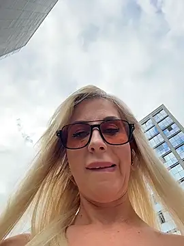 LisaMurr online show from July 9, 2026, 12:31 pm