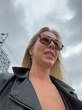 LisaMurr online show from July 14, 2026, 11:16 am