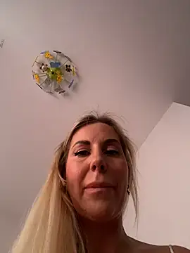 LisaMurr online show from July 16, 2026, 10:21 am