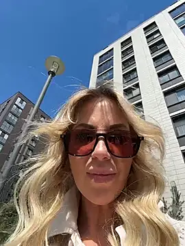 LisaMurr online show from July 22, 2026, 12:30 pm