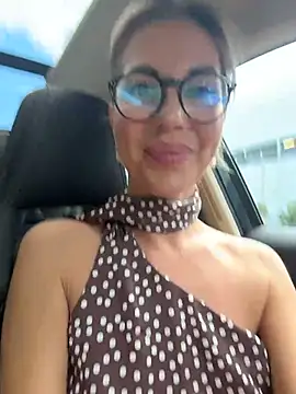 LisaMurr online show from July 29, 2026, 2:59 pm