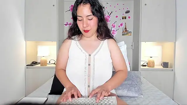 ElaRey  online show from April 29, 2026, 12:31 pm