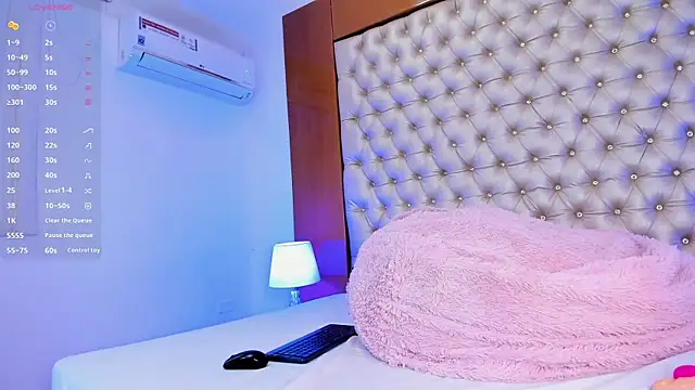 IsabellaaLux  online show from March 12, 2026, 7:53 pm