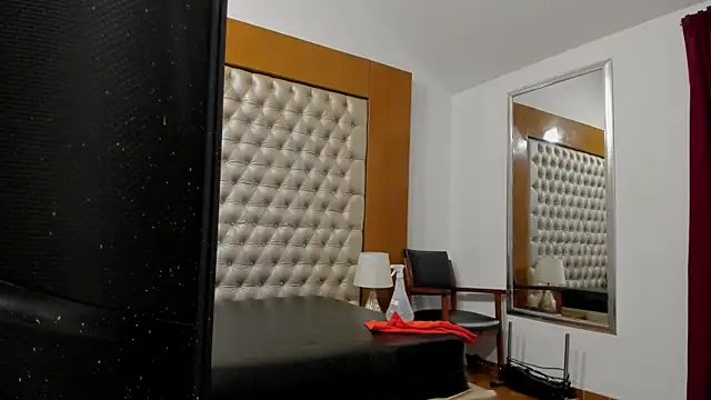 Snapshot of IsabellaaLux_ chatting on May 14, 2026, 8:26 pm IsabellaaLux online show from May 14, 2026, 8:26 pm