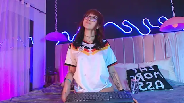 alixx von d online show from June 20, 2026, 9:34 am