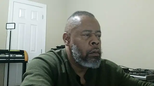 Cleozevo1961 online show from March 12, 2026, 4:57 pm