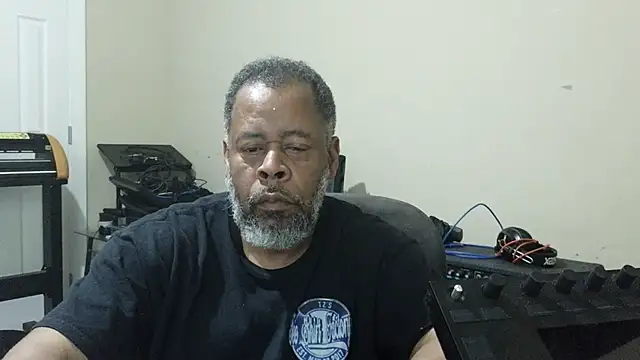 Cleozevo1961 online show from May 1, 2026, 3:16 pm
