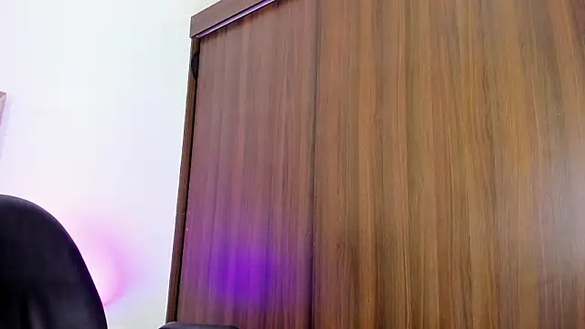 Annie Parkerr online show from March 17, 2026, 6:11 pm