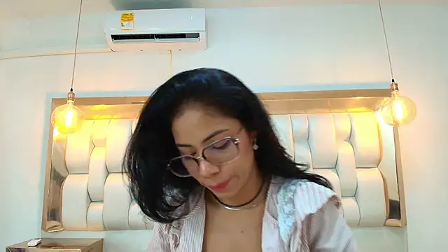 Snapshot of AzulMaveric chatting on May 11, 2026, 4:48 pm AzulMaveric online show from May 11, 2026, 4:48 pm