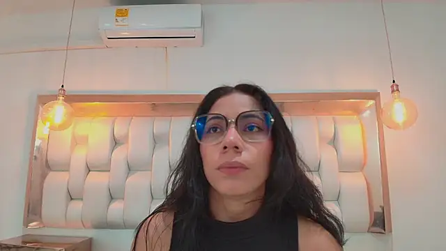 Snapshot of AzulMaveric chatting on June 4, 2026, 7:53 pm AzulMaveric online show from June 4, 2026, 7:53 pm