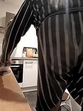 olivbisoumis online show from February 22, 2026, 6:24 am