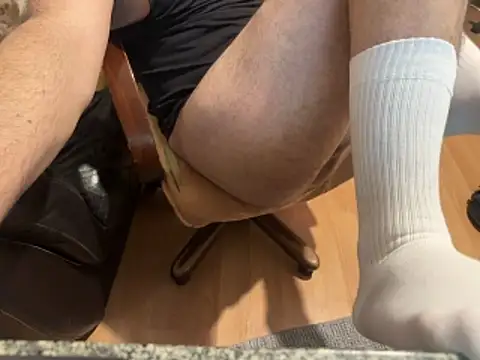 ozzyylove online show from April 18, 2026, 7:07 pm