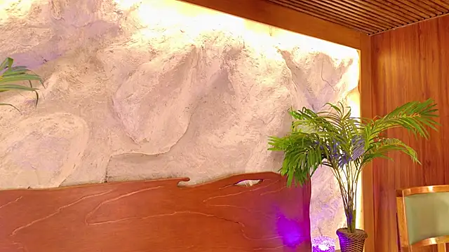 Rolyloren  online show from March 11, 2026, 4:13 pm