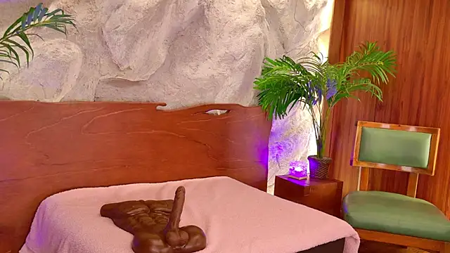 Rolyloren  online show from March 13, 2026, 4:13 pm