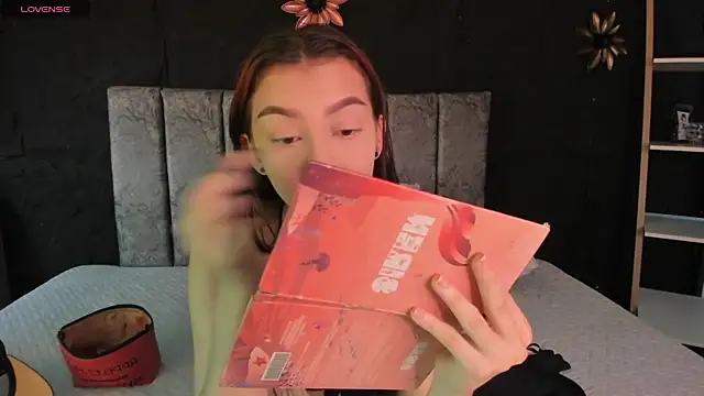 MelLove  online show from March 6, 2026, 9:44 pm