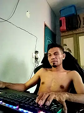 Snapshot of UcEng_Lab chatting on March 20, 2026, 7:24 am UcEng Lab online show from March 20, 2026, 7:24 am