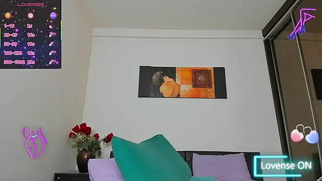 GoldenLunaa online show from June 26, 2026, 6:18 am