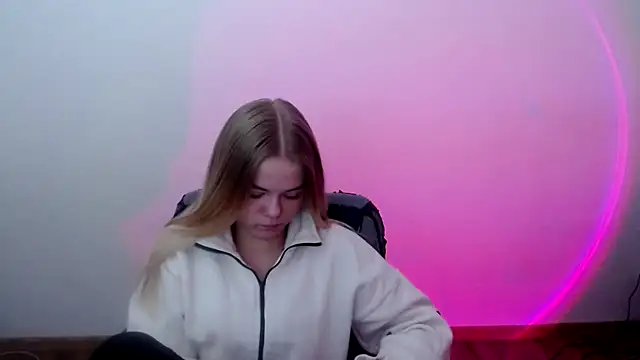 FoxiLana online show from March 6, 2026, 8:44 am