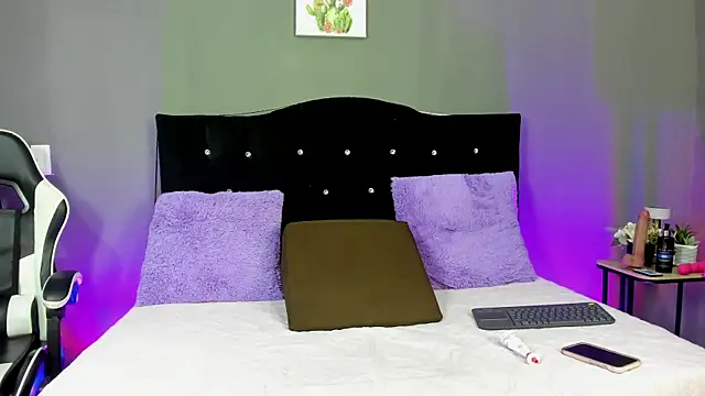 Velvet Rebel15 online show from April 28, 2026, 12:43 pm