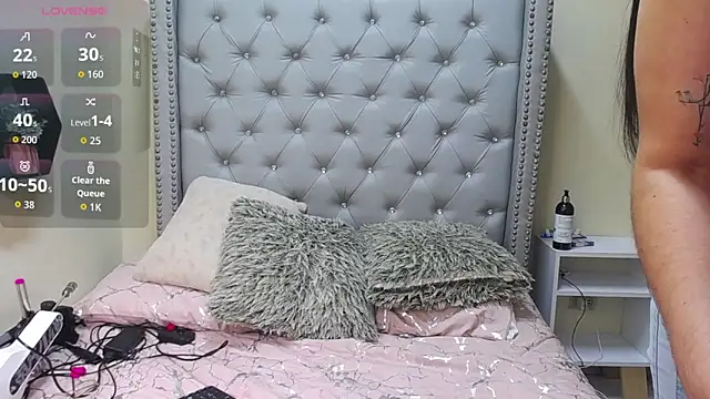 skarlett  36 online show from March 5, 2026, 2:13 pm