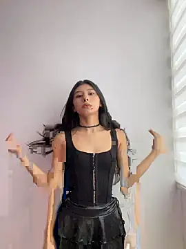 chloe bluee  online show from April 23, 2026, 6:21 pm