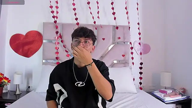 Snapshot of Angel_Lux chatting on February 26, 2026, 7:35 pm Angel Lux online show from February 26, 2026, 7:35 pm