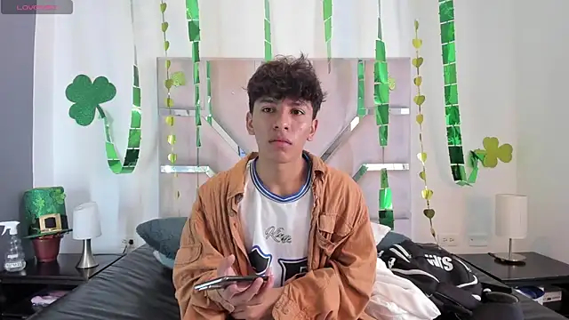 Snapshot of Angel_Lux chatting on March 6, 2026, 8:16 pm Angel Lux online show from March 6, 2026, 8:16 pm