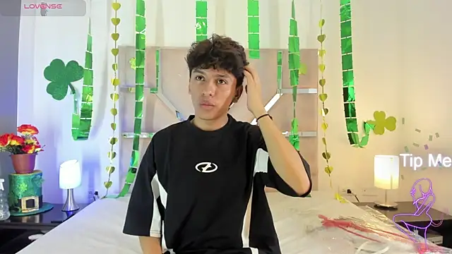 Snapshot of Angel_Lux chatting on March 9, 2026, 7:18 pm Angel Lux online show from March 9, 2026, 7:18 pm