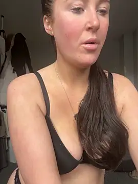 PinkVelvetx online show from May 3, 2026, 12:44 pm