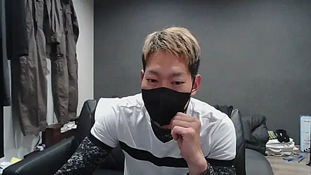 Snapshot of ryuaaaaa chatting on April 1, 2026, 6:25 am ryuaaaaa online show from April 1, 2026, 6:25 am