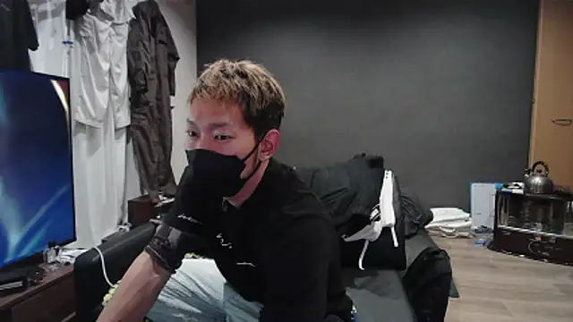 Snapshot of ryuaaaaa chatting on April 15, 2026, 2:13 pm ryuaaaaa online show from April 15, 2026, 2:13 pm