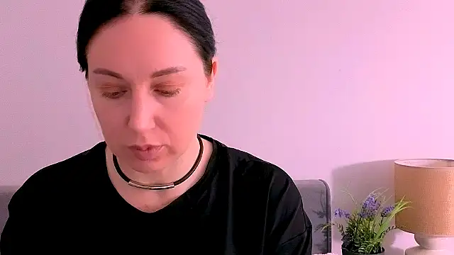MiaFair online show from April 28, 2026, 3:17 pm