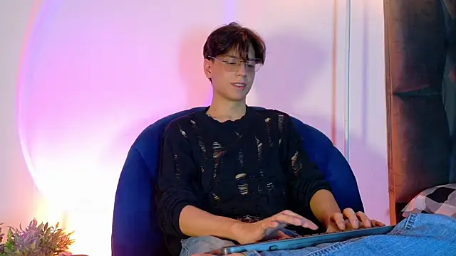 lui x dust online show from April 28, 2026, 3:22 am