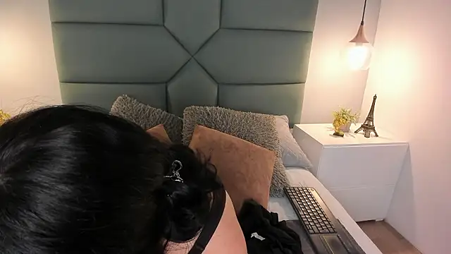 April Swett online show from March 15, 2026, 12:44 pm