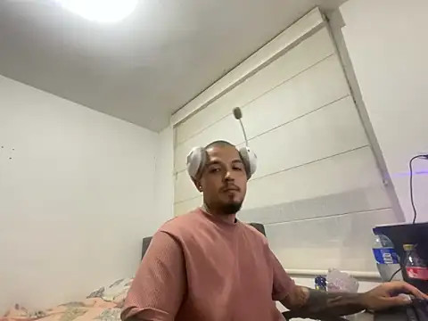 Maximo Garcia17 online show from March 8, 2026, 1:36 am