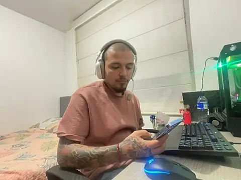 Maximo Garcia17 online show from March 8, 2026, 2:04 am