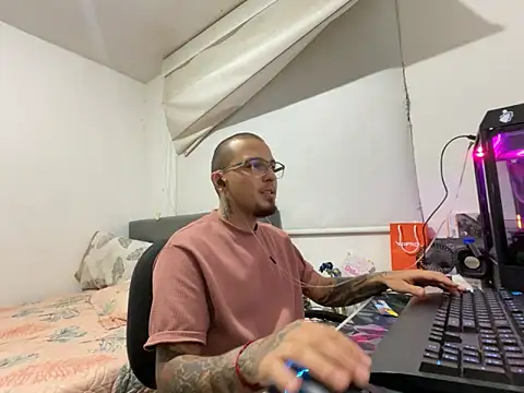 Maximo Garcia17 online show from March 21, 2026, 12:26 am