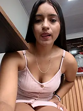 DulceCaroX online show from June 29, 2026, 1:44 pm