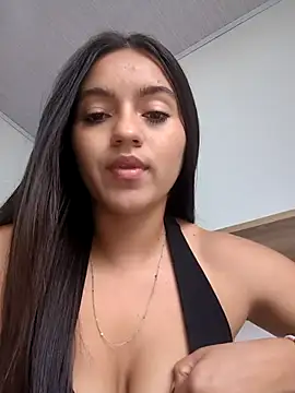 DulceCaroX online show from July 24, 2026, 1:20 pm