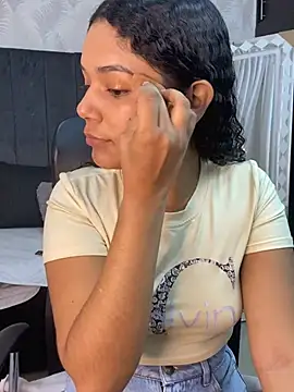 Snapshot of Miaafoxx__ chatting on February 24, 2026, 7:34 pm Miaafoxx online show from February 24, 2026, 7:34 pm