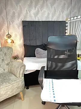 Snapshot of Miaafoxx__ chatting on February 25, 2026, 7:34 pm Miaafoxx online show from February 25, 2026, 7:34 pm