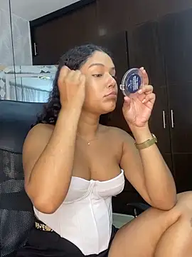 Snapshot of Miaafoxx__ chatting on March 14, 2026, 7:41 pm Miaafoxx online show from March 14, 2026, 7:41 pm