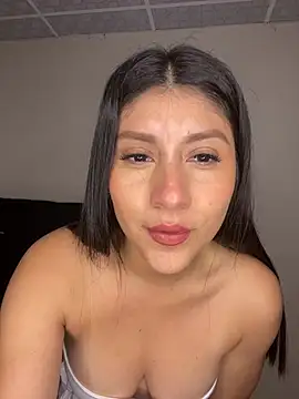 Snapshot of latinasoftie chatting on July 18, 2026, 3:54 am latinasoftie online show from July 18, 2026, 3:54 am