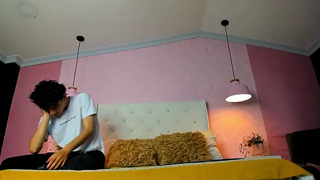 LeoFeniix online show from March 12, 2026, 2:07 am